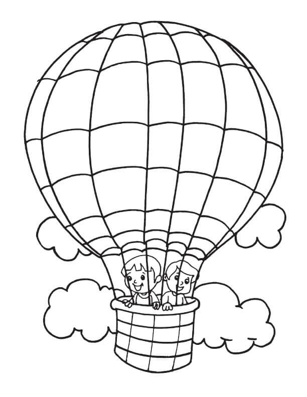 Zwei Kinder in einem Heißluftballon